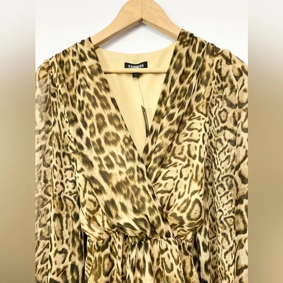 NWT-Express Cheetah V neck Cinch waist tie back Dress SM - Picture 2 of 12